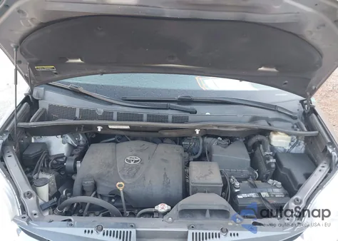 2018 Toyota Sienna Xle 8 Passenger z USA, uszkodzony, nr VIN 5TDYZ3DC8JS955965